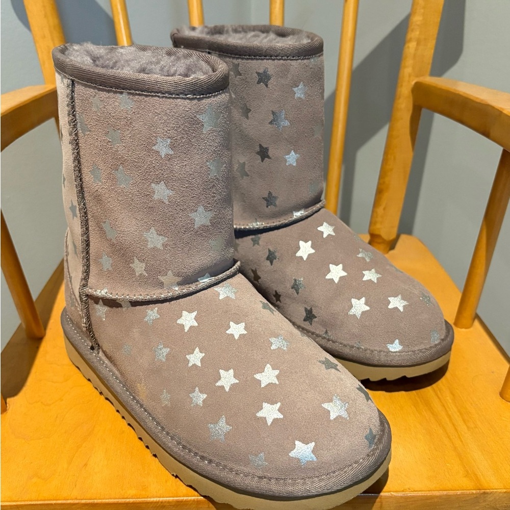 UGG Mauve Star Pattern Boots